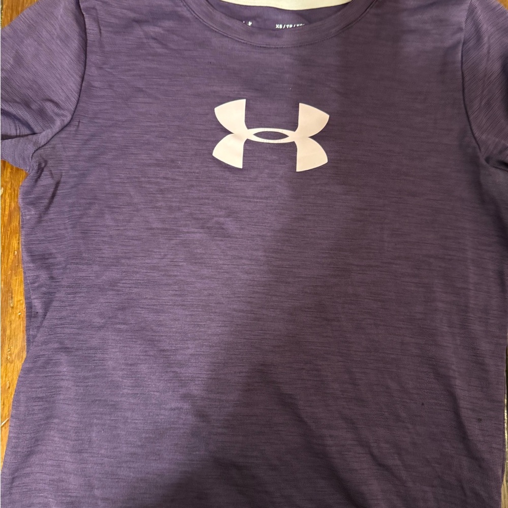 Under Armour Tee in Deep Purple